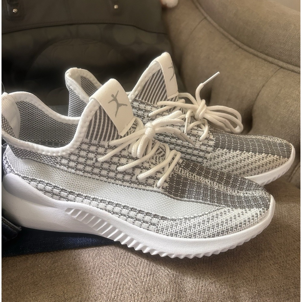 NWT Danskin Women's 8.5 Athletic, Exercise Workout Tennis Shoes Gray White